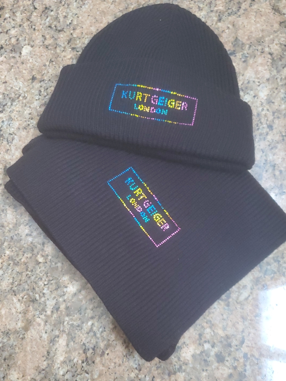 KURT GEIGER CRYSTAL LOGO KNIT BEANIE AND SCARF SET IN BLACK /OS
